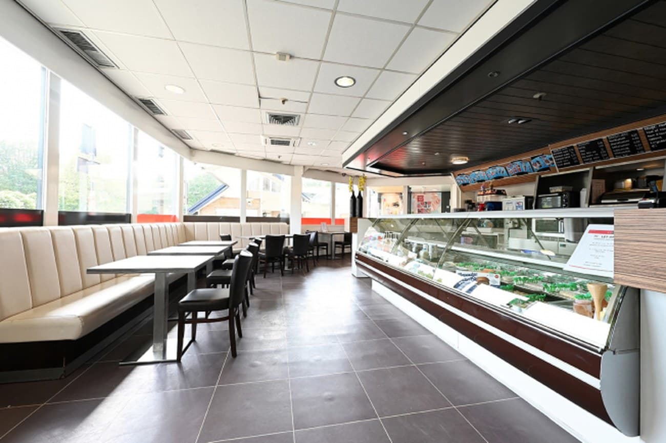 Het zitgedeelte van Cafetaria Bokkies